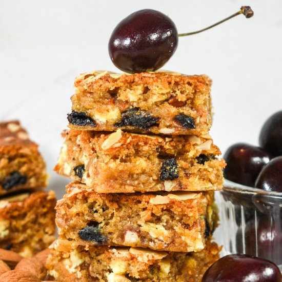 Cherry Almond Blondies - Recipe photo by bastecutfold