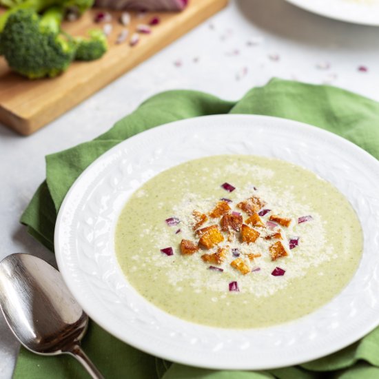 Best Broccoli Soup Recipe - Recipe photo by seasonedkitchen