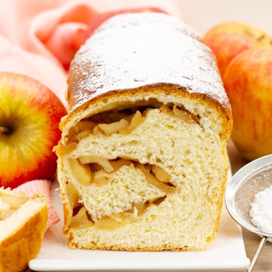 Apple Brioche - Recipe photo by mecooks.com