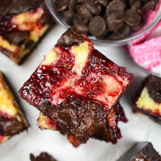 Raspberry Cheesecake Brownies - Recipe photo by bastecutfold