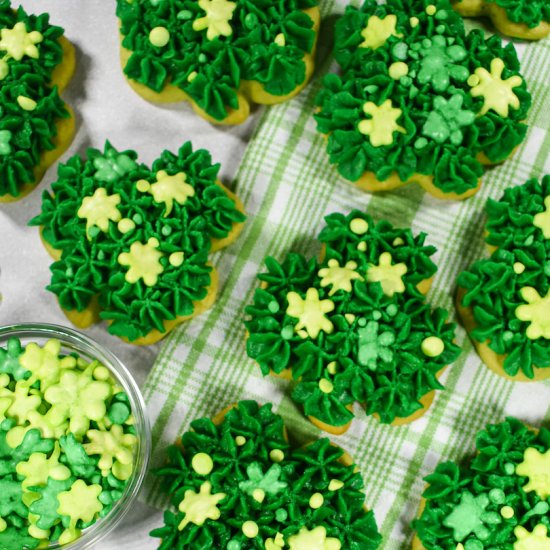 St. Patrick's Day Shamrock Cookies - Recipe photo by bastecutfold