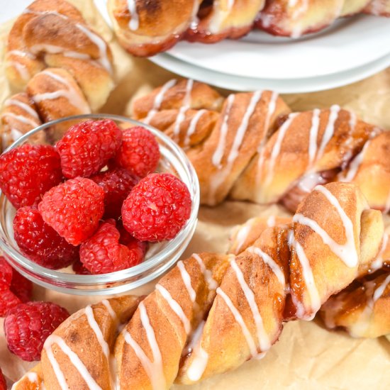 Raspberry Bread Twists - Recipe photo by bastecutfold