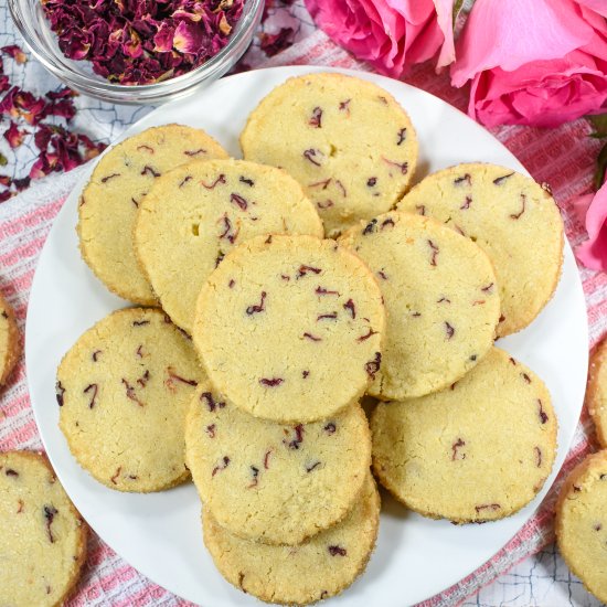 Rose Shortbread Cookies - Recipe photo by bastecutfold
