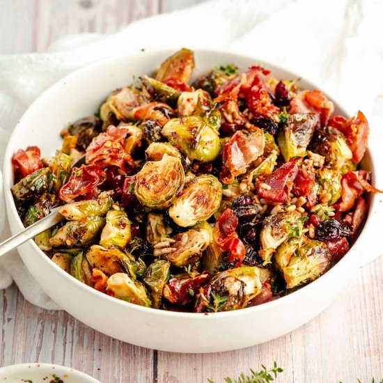 Prosciutto Brussels Sprouts - Recipe photo by eatfreshglow.com