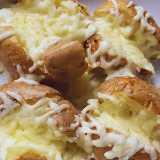 4-Ingredient Stuffed Jacket Potato - Recipe photo by cristinaclaudia