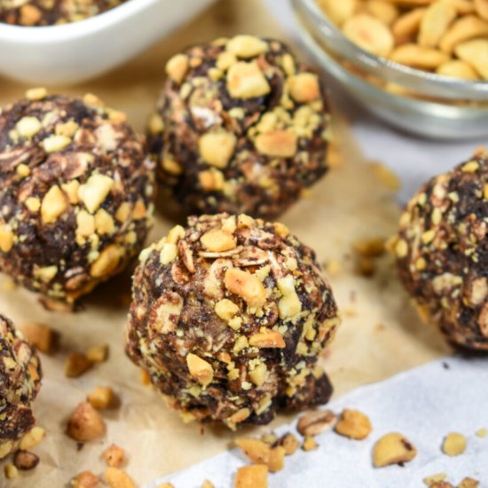 Chocolate Oatmeal Balls - Recipe photo by bastecutfold