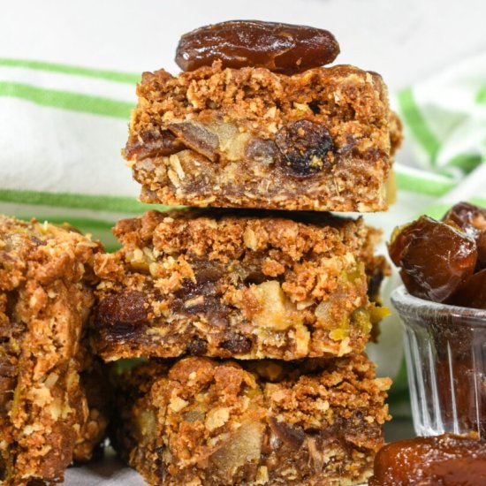 Apple Date Bars - Recipe photo by bastecutfold