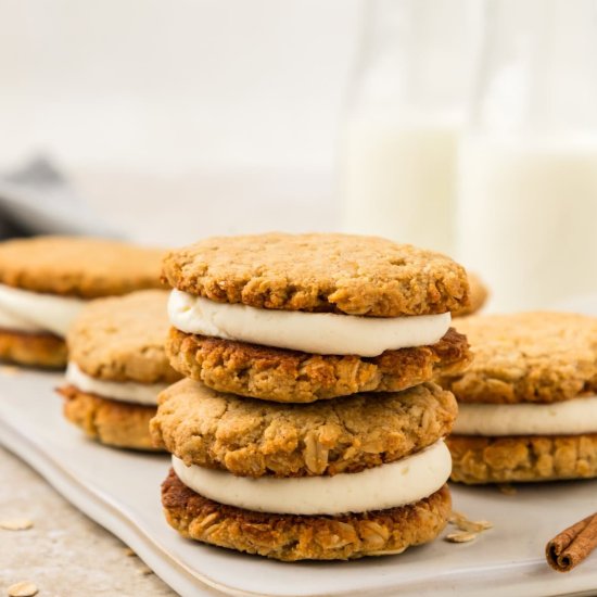 Oatmeal Cream Pies - Recipe photo by livingchirpy