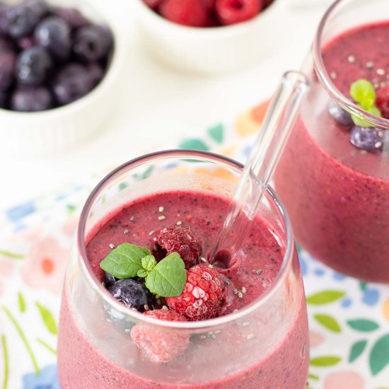 Raspberry Blueberry Smoothie - Recipe photo by Marinela