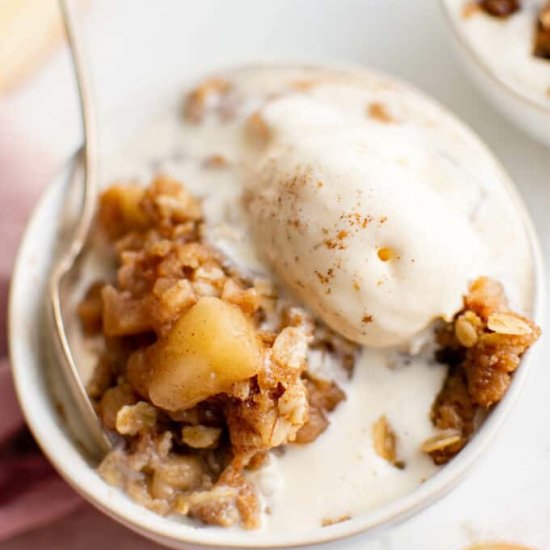 Crockpot Apple Crisp - Recipe photo by TheSaltyMarshmallow