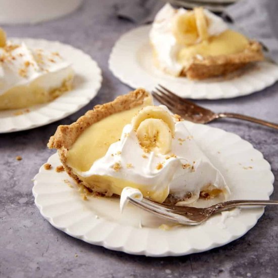 Banana Cream Pie with Walnut Crust - Recipe photo by Barbara Curry
