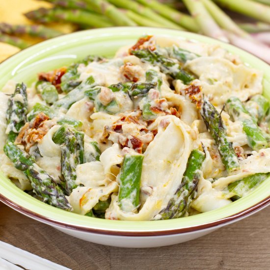 Pasta with Asparagus and Bacon - Recipe photo by mecooks.com