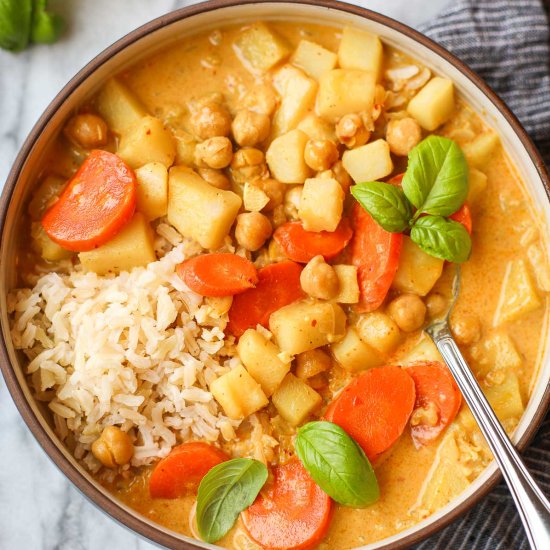 Yellow Thai Curry with Vegetables - Recipe photo by elleandpear