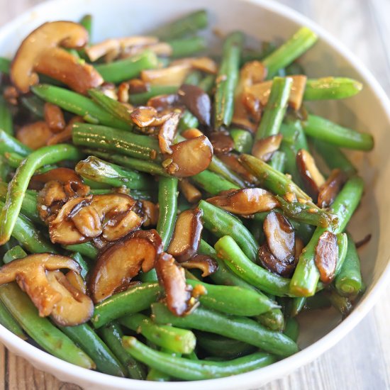 Stir-fried green beans & mushrooms - Recipe photo by cadryskitchen