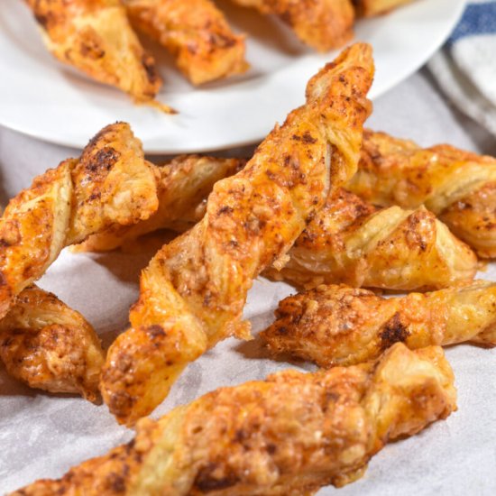 Puff Pastry Cheese Twists - Recipe photo by bastecutfold