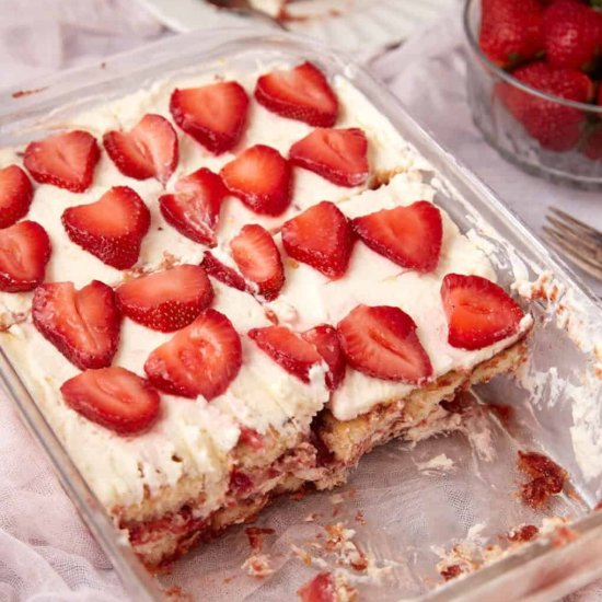No-Coffee Strawberry Tiramisu - Recipe photo by Barbara Curry