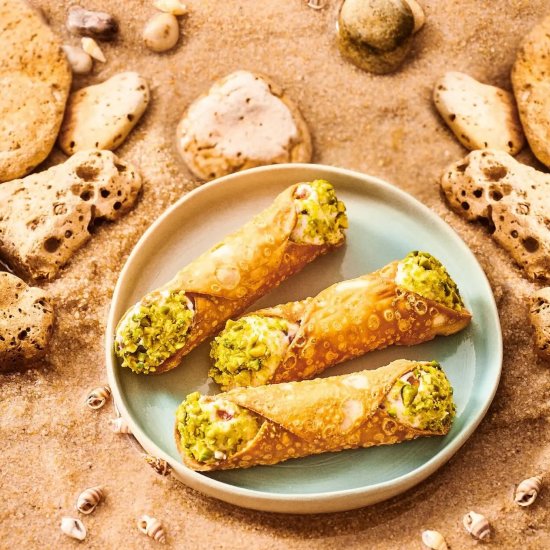 Ricotta and Pistachio Cannoli - Recipe photo by coolfooddude