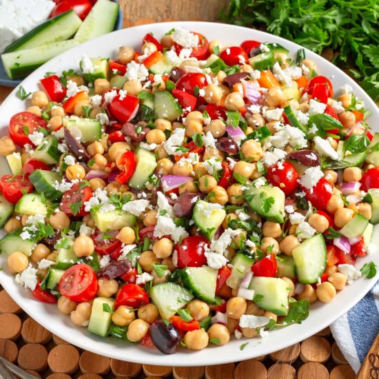 Mediterranean Chickpea Salad - Recipe photo by Simply Happy Foodie