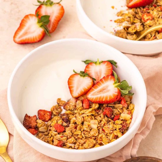 Strawberry Granola - Recipe photo by livingchirpy