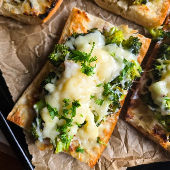 Cheesy Broccoli Baguettes - Recipe photo by the_happy_veg