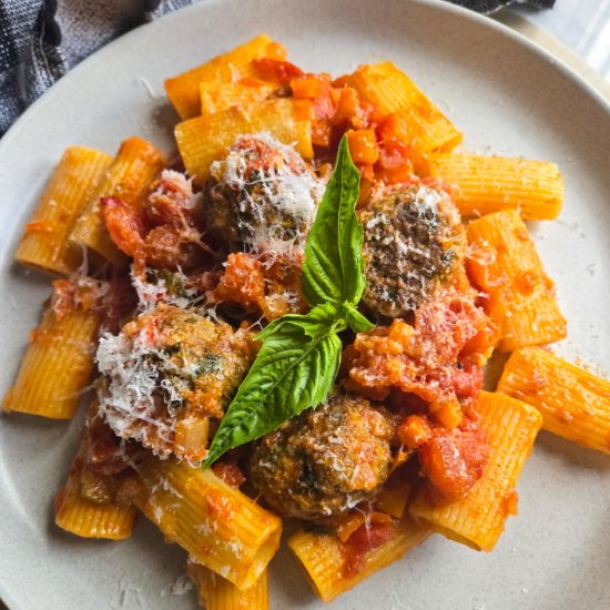 Rustic Rigatoni with Meatballs - Recipe photo by the_happy_veg