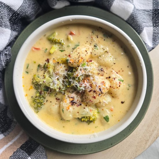 Creamy Gnocchi & Broccoli Soup - Recipe photo by the_happy_veg
