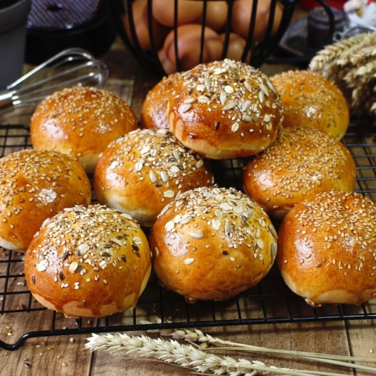 Best Hamburger Buns Recipe - Recipe photo by Rachida