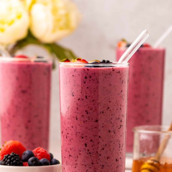 Berry Kefir Smoothie - Recipe photo by livingchirpy