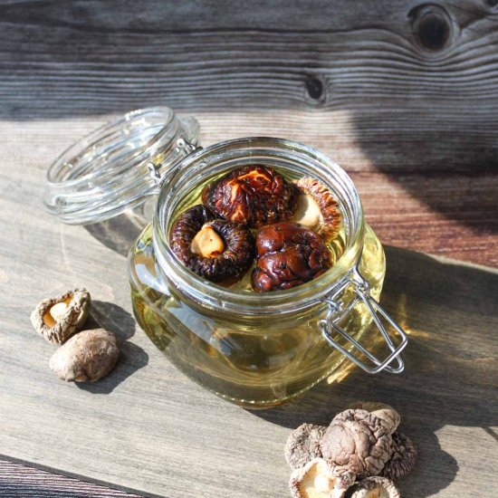 Shiitake Dashi (Mushroom Broth) - Recipe photo by givemeumami