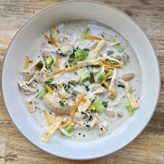 Crockpot White Chicken Chili - Recipe photo by thewholesomespoonblog