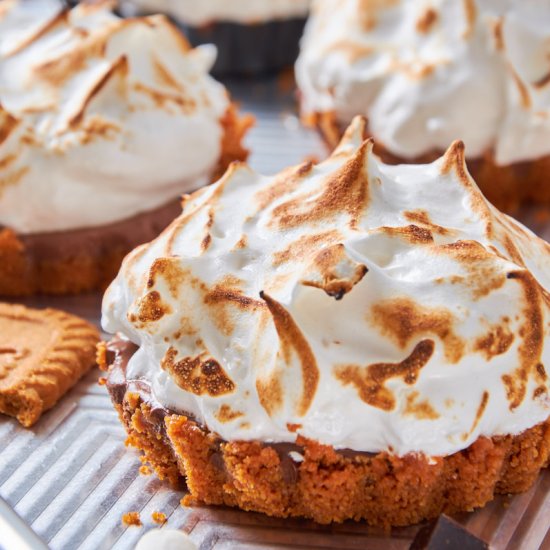 No-Bake Mini S’mores Pies - Recipe photo by ForThePleasureOfEating