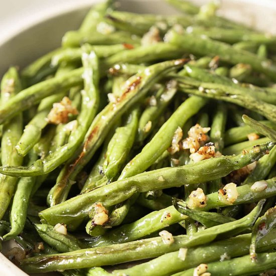 Garlic Roasted Green Beans - Recipe photo by peelwithzeal