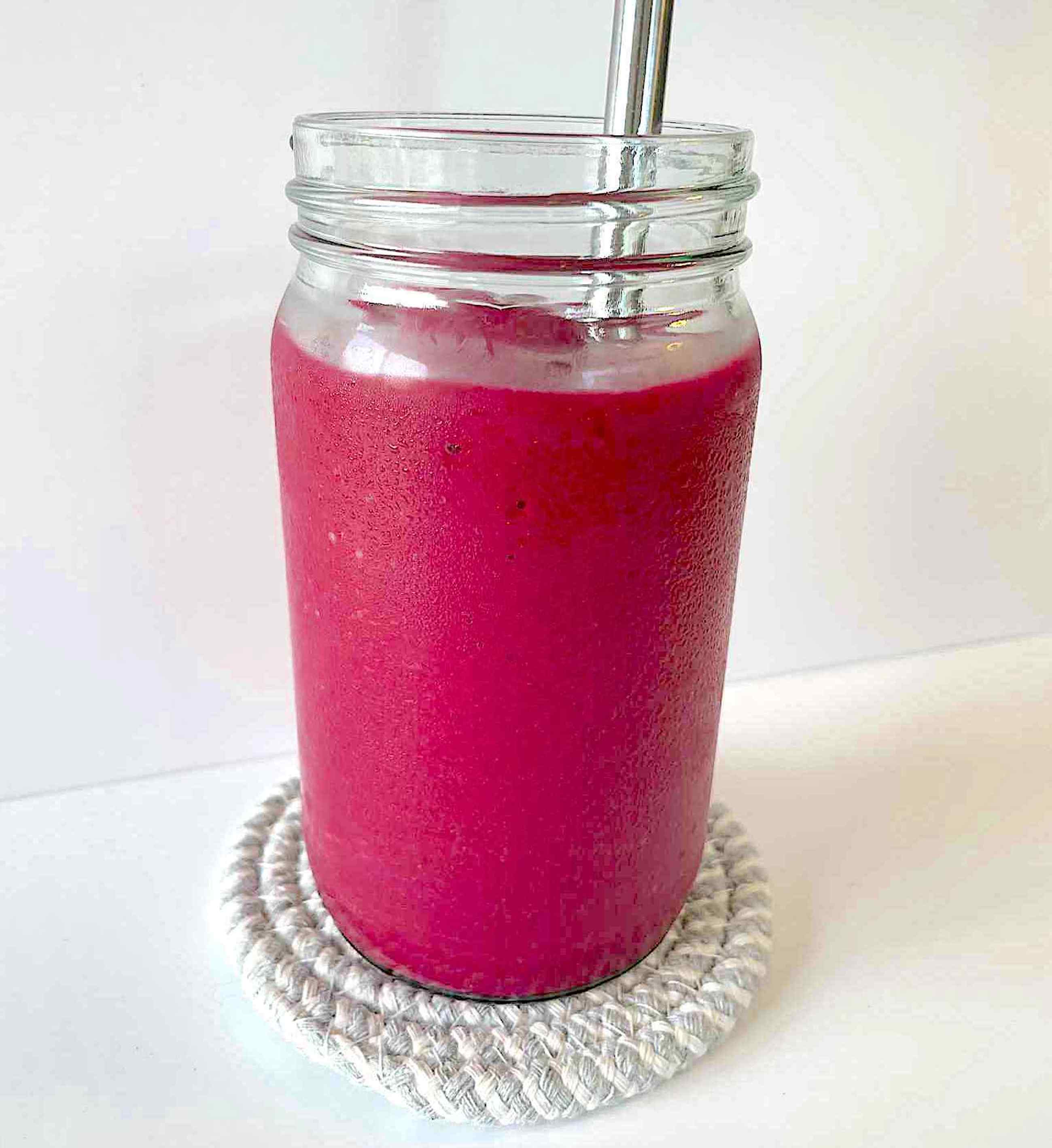 Magenta Magic Smoothie Sugar Free - Recipe photo by MaximalistVegan