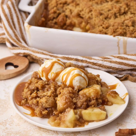 Easy Apple Crumble - Recipe photo by BonniBakery