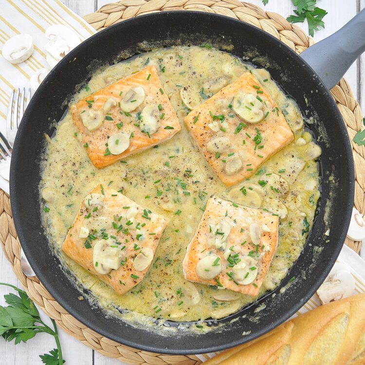 Salmon with Creamy Mushroom Sauce - Recipe photo by Spain on a Fork