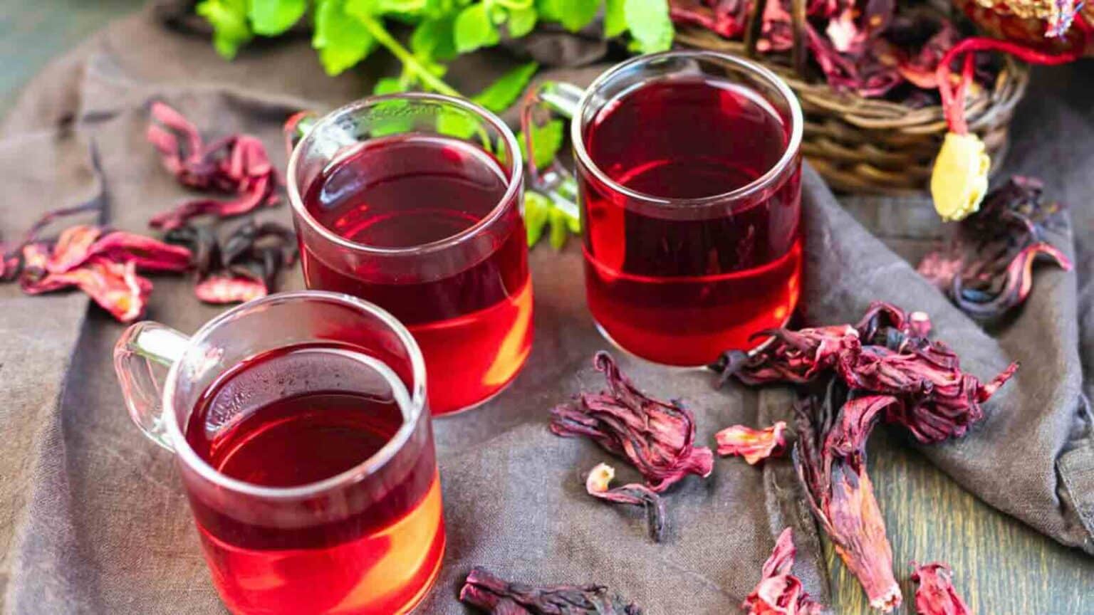 How To Make Hibiscus Tea - Recipe photo by Lowcarb-nocarb