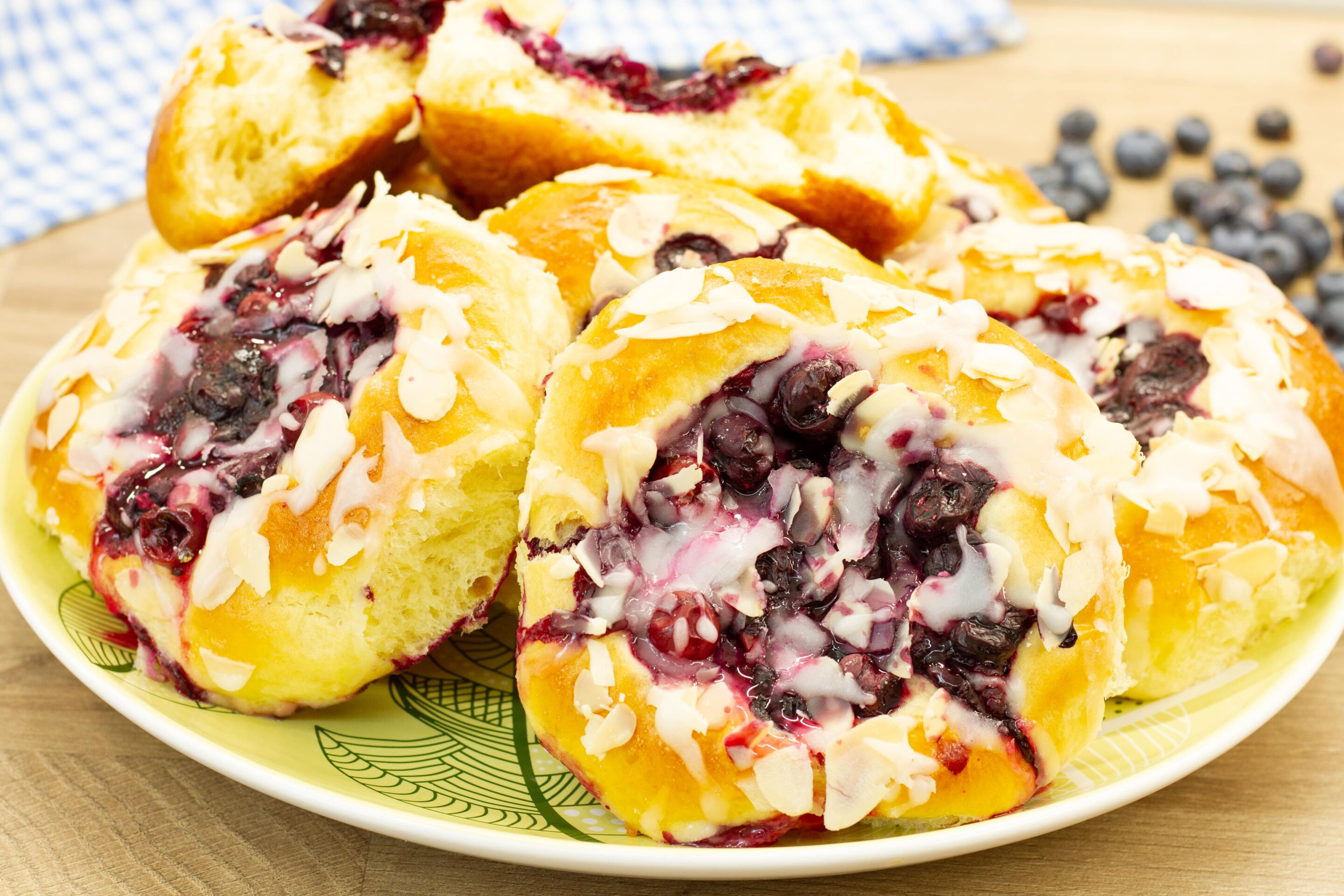 Blueberry and Gooseberry Buns - Recipe photo by mecooks.com