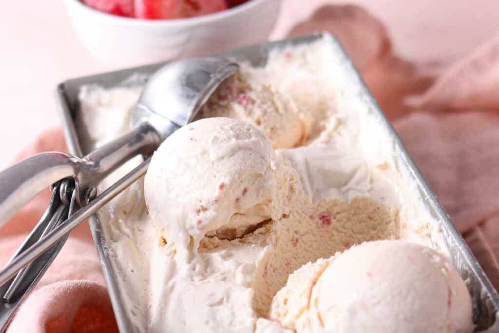 Sugar-Free Strawberry Ice Cream - Recipe photo by Lowcarb-nocarb