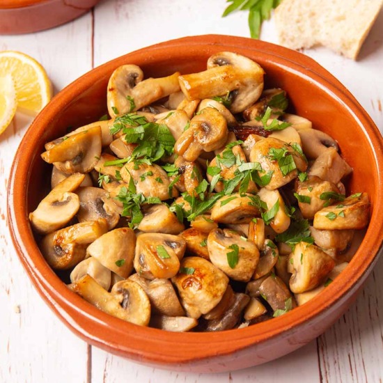 Spanish Garlic Mushrooms - Recipe photo by Discover Spain Today