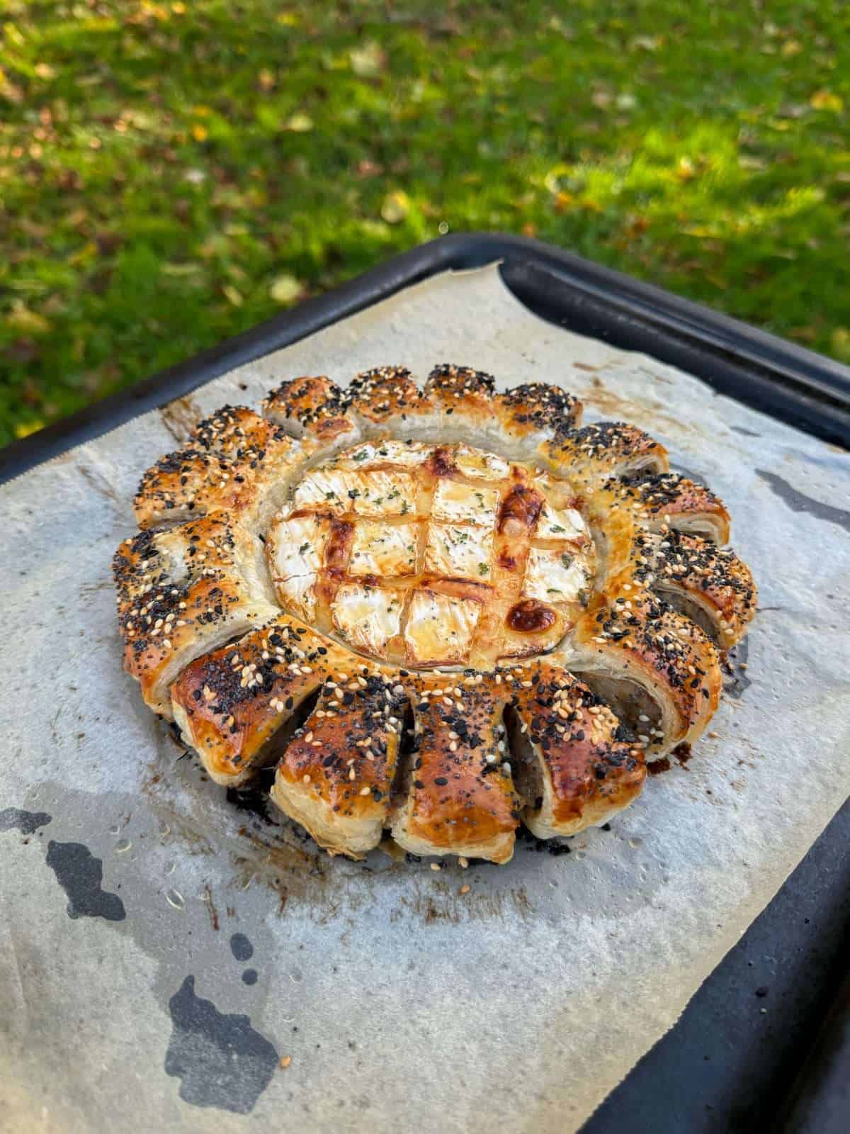 Sausage Roll & Camembert Wreath - Recipe photo by saltbuttersmoke