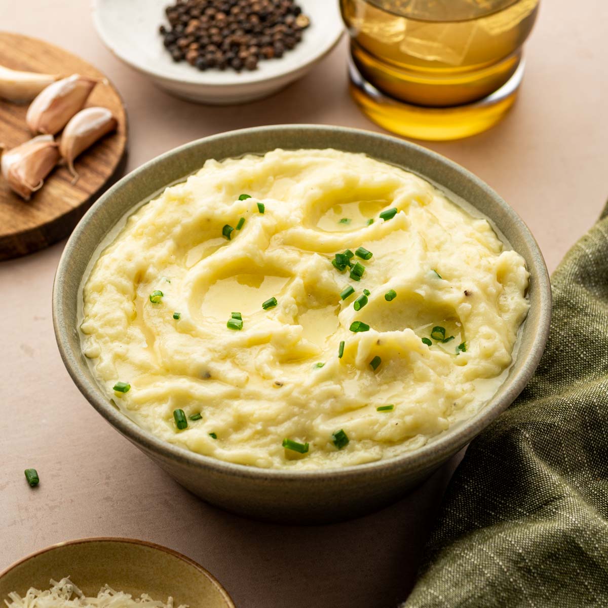 Cheesy Mashed Potatoes with Garlic - Recipe photo by Abi Thiya