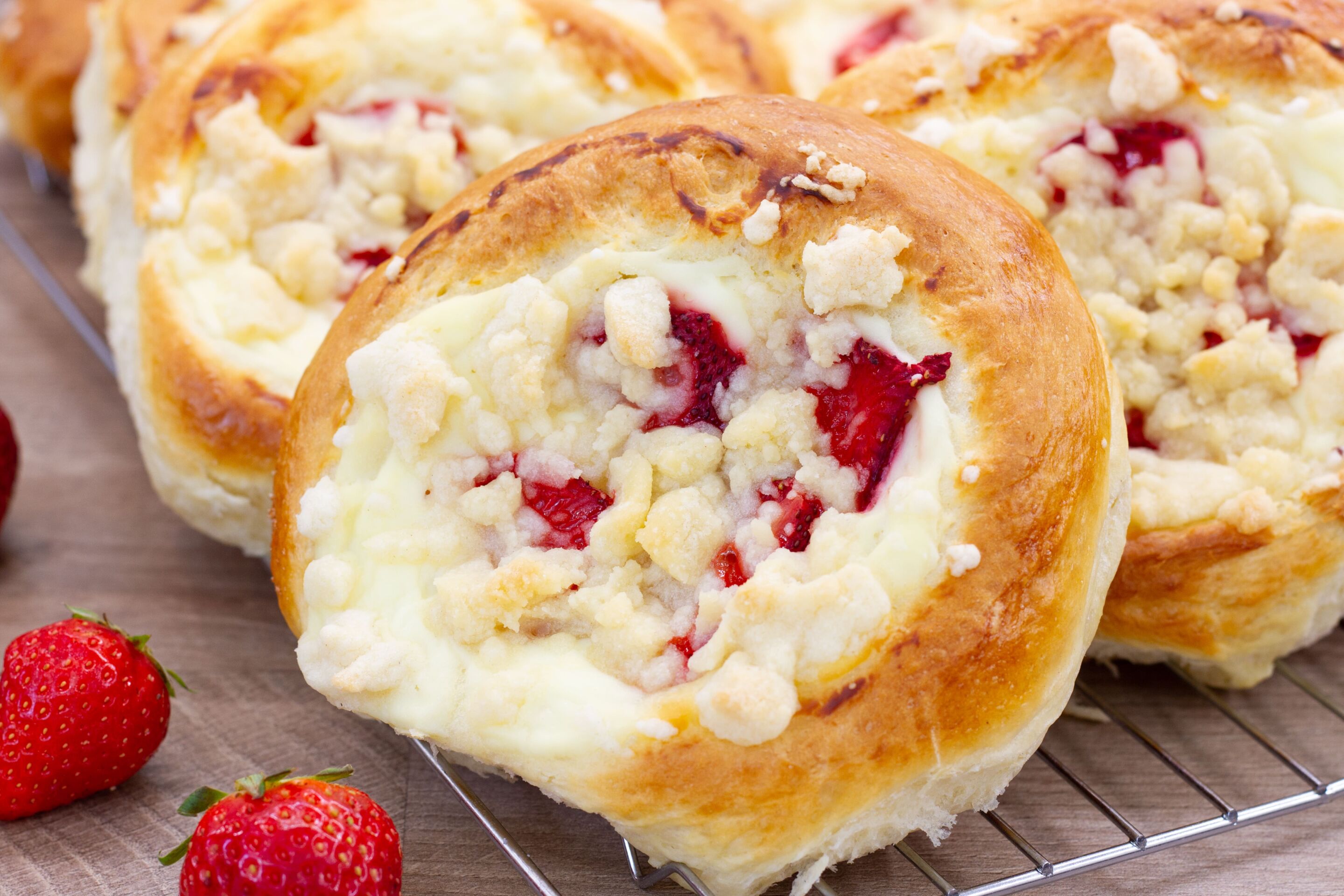 Buns with Cheese and Strawberries - Recipe photo by mecooks.com