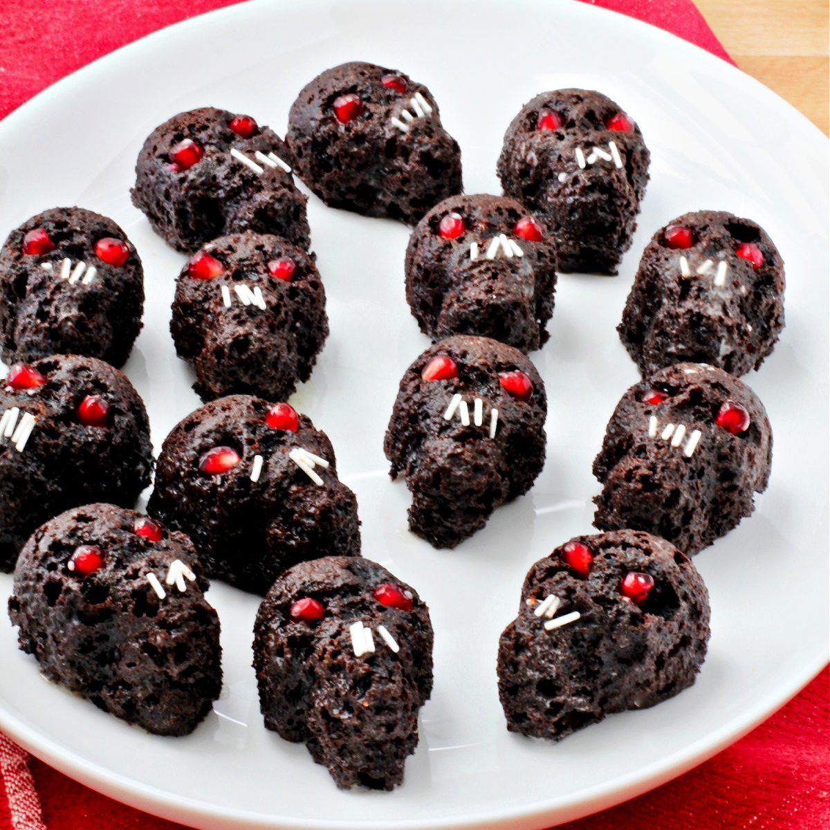 Dark Chocolate Skull Cakelets - Recipe photo by karenskitchenstories