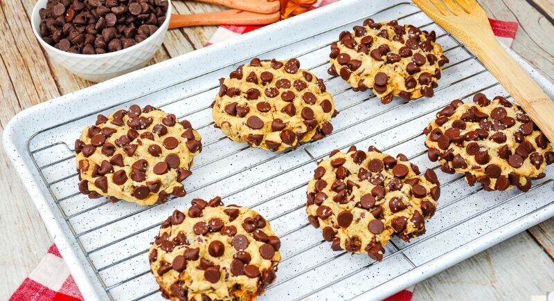 Gideon's Chocolate Chip Cookies - Recipe photo by BakingBeauty