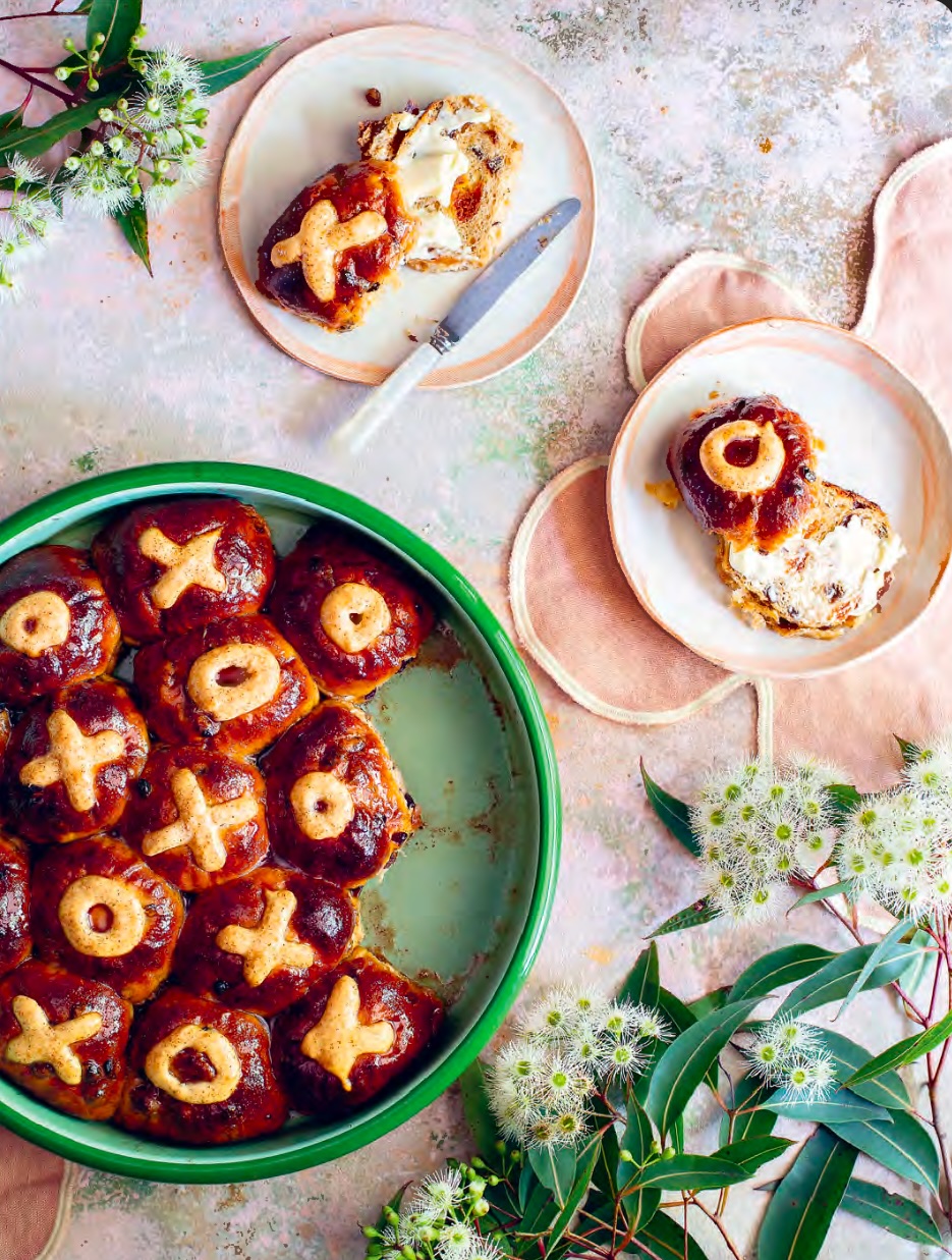 Apricot & Sultana Hot Cross Buns - Recipe photo by coolfooddude