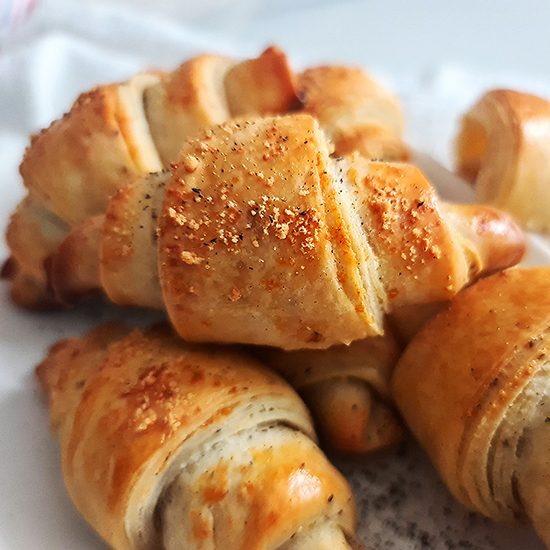 Cacio e Pepe Crescents - Recipe photo by 2pots2cook