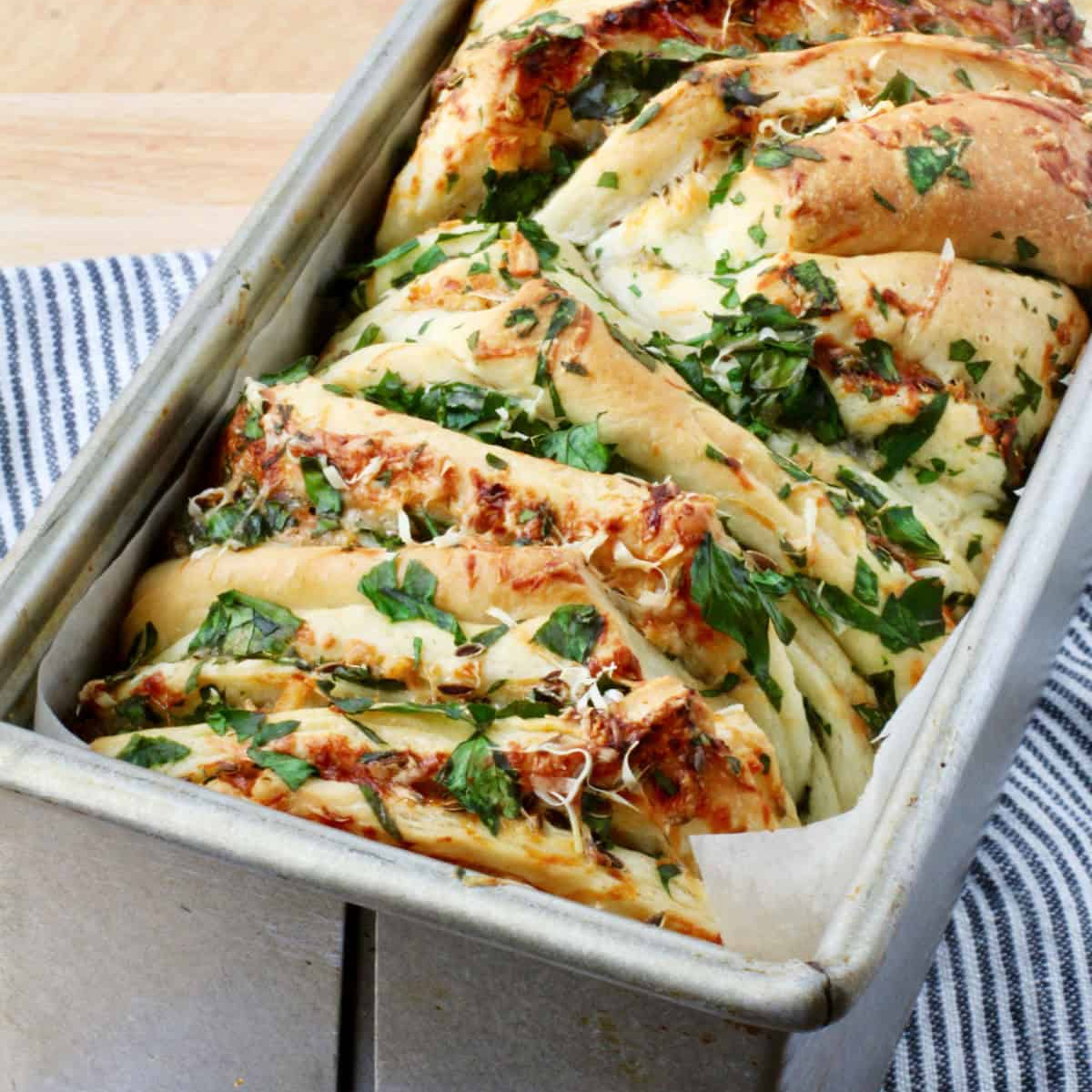 Parmesan Pull-Apart Bread - Recipe photo by karenskitchenstories
