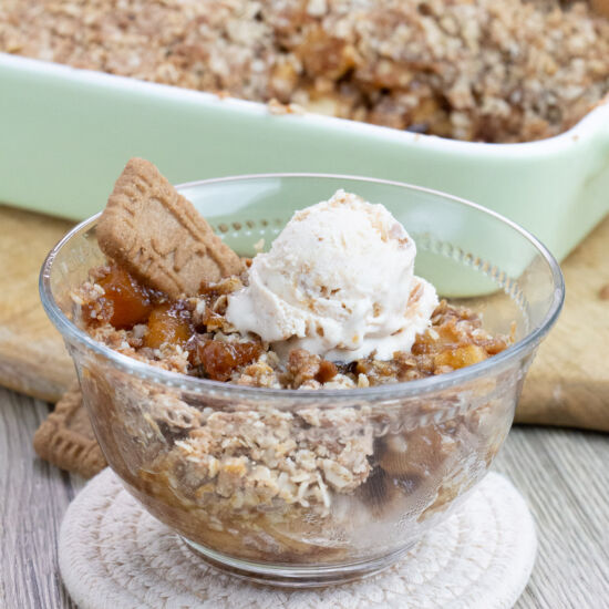 Speculoos / Biscoff Apple Crumble - Recipe photo by Little Nomads Recipes