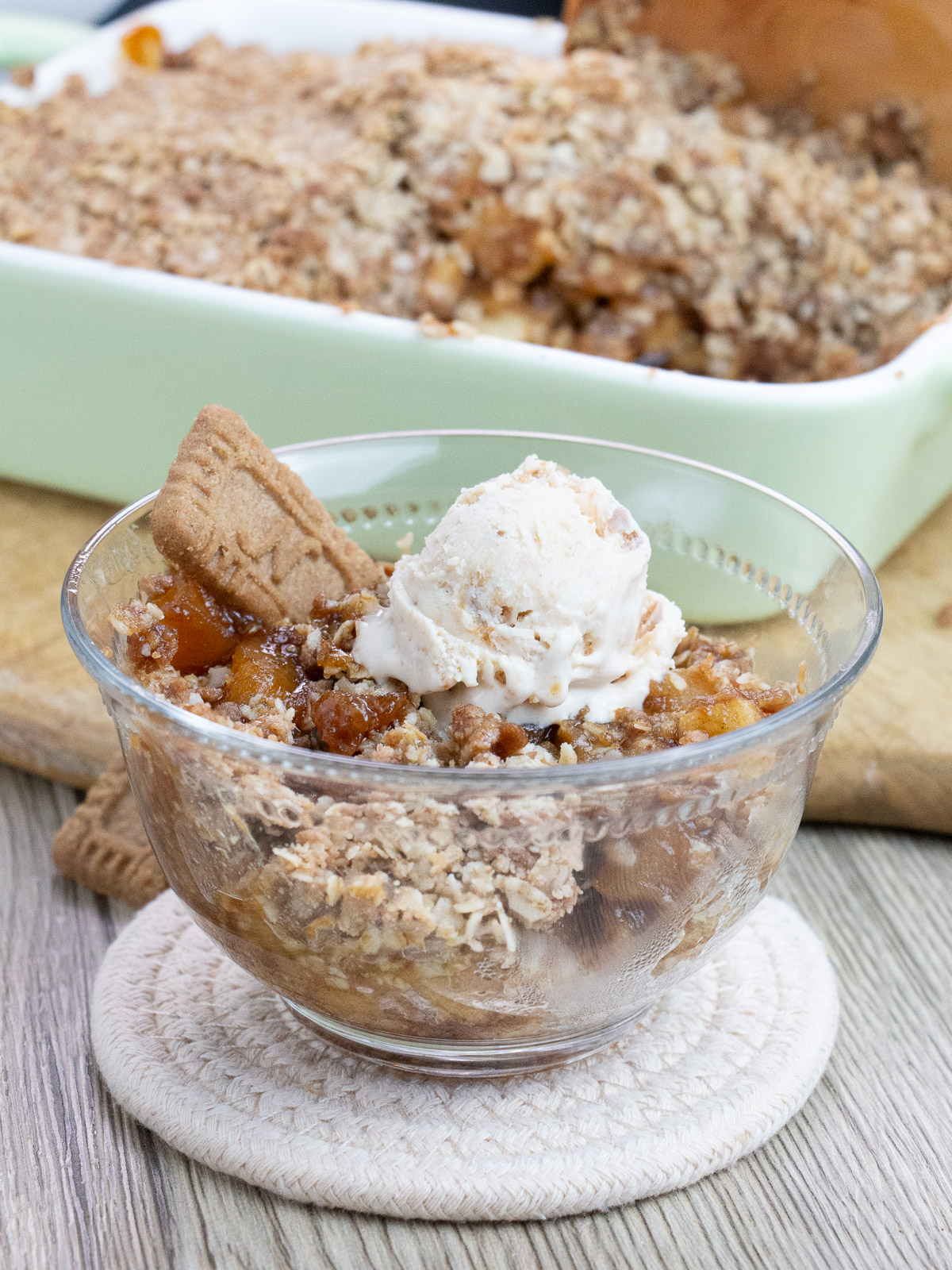 Speculoos / Biscoff Apple Crumble - Recipe photo by Little Nomads Recipes