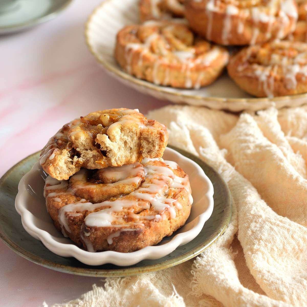 Quick Pumpkin Spiced Buns - Recipe photo by Caro74
